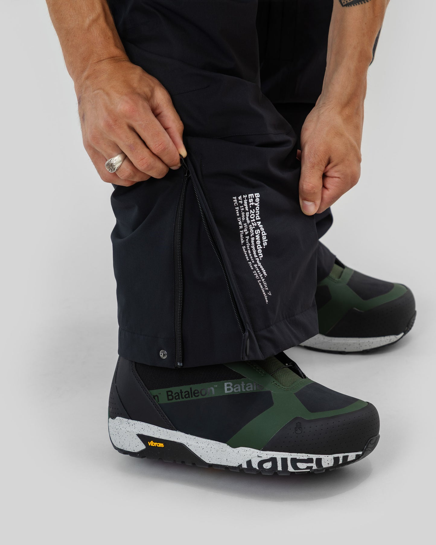 Beyond Medals Zip Pants 2L 2026