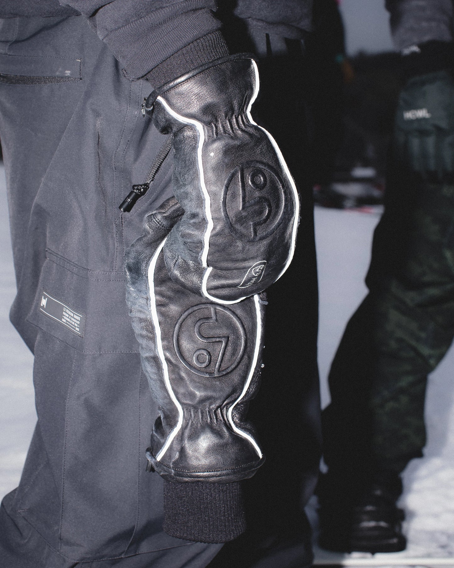 Howl + Public Highland Mitt 2026