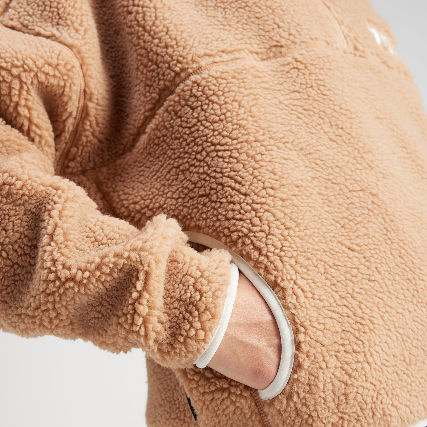 2025 Yuki Threads Kirli Fleece Tan Detail Pocket
