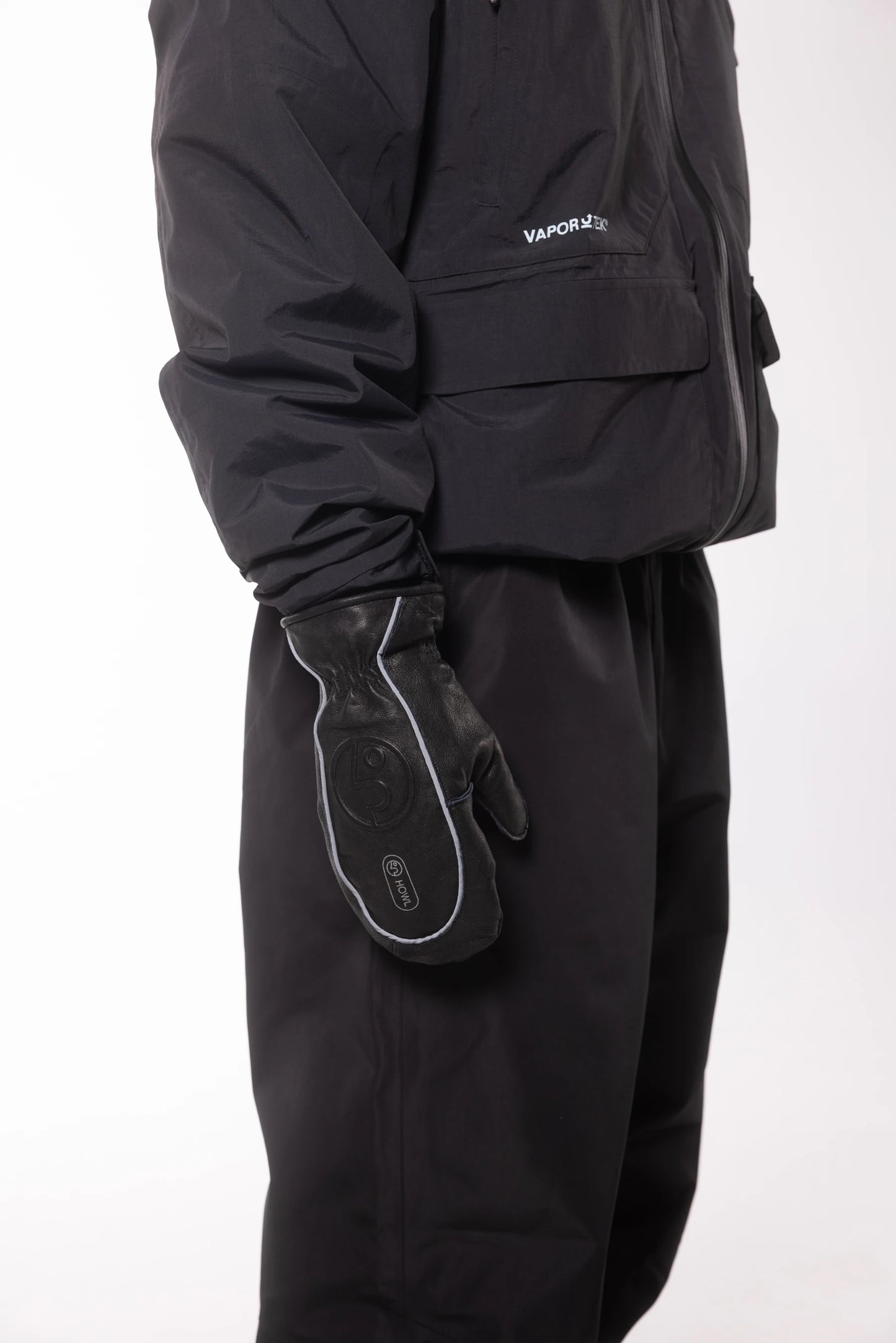 Howl + Public Highland Mitt 2026