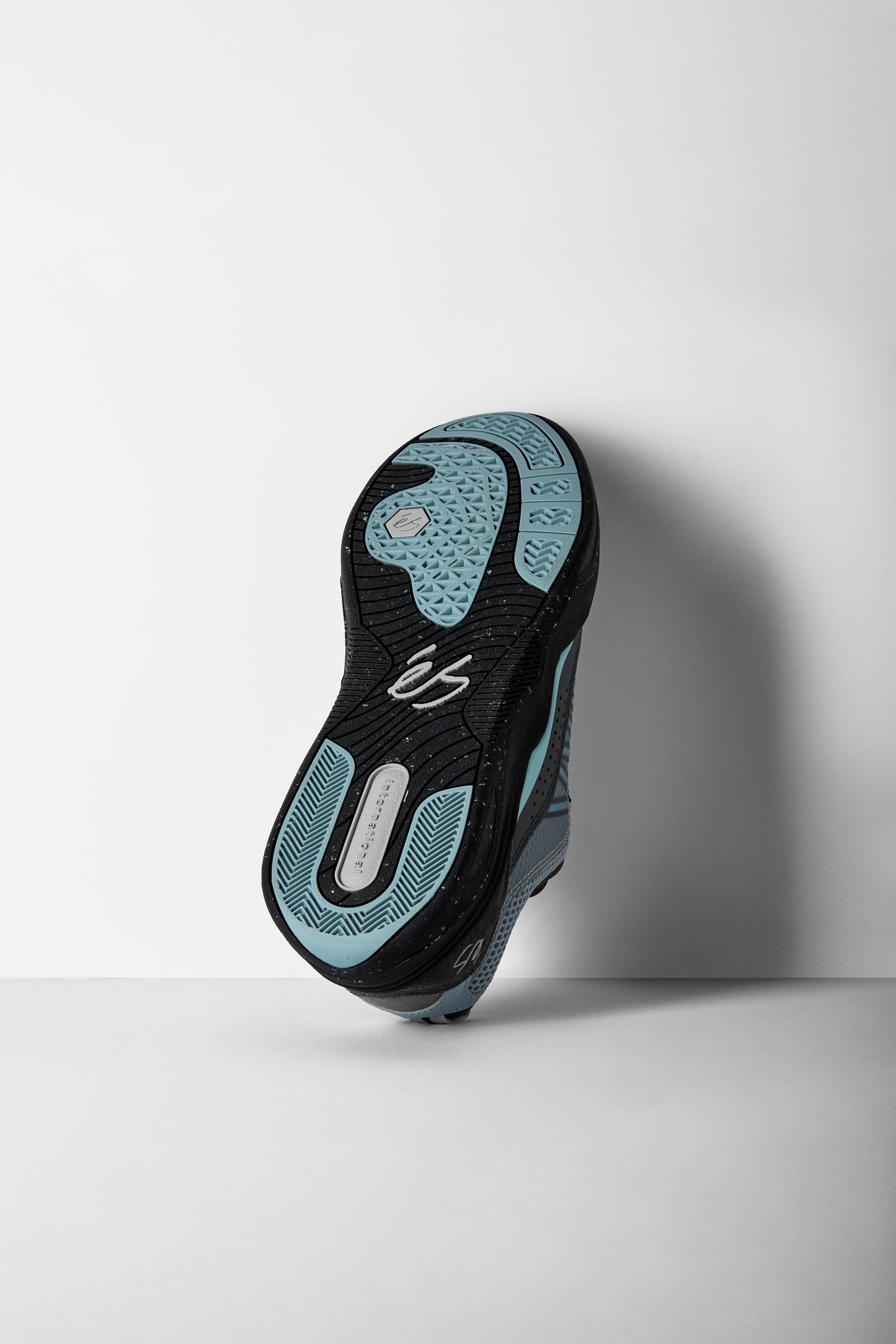 éS Imprint Skate Shoe