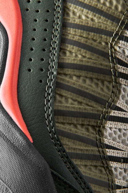 éS Imprint Skate Shoe